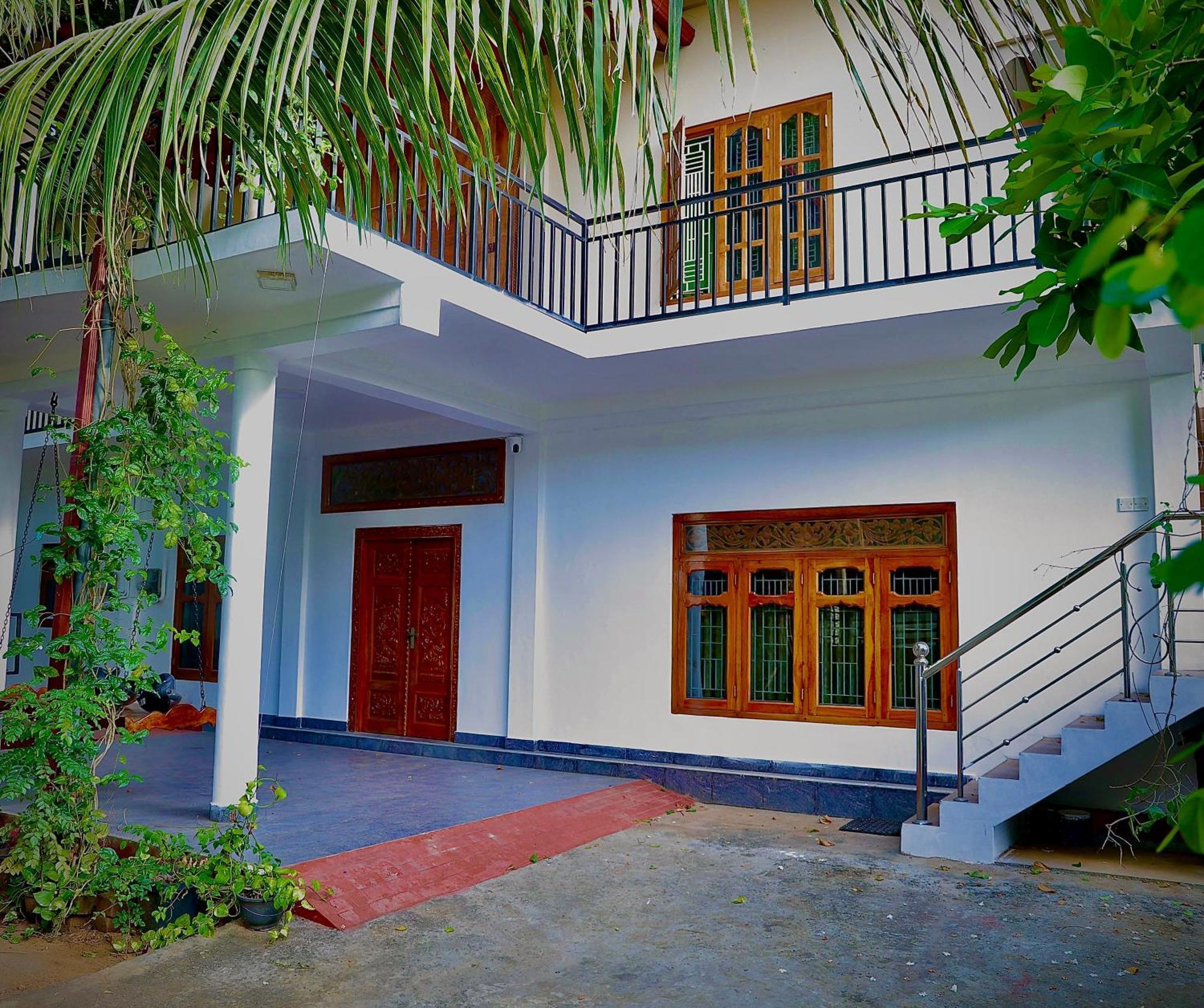 Columbus Villa Джафна Екстериор снимка
